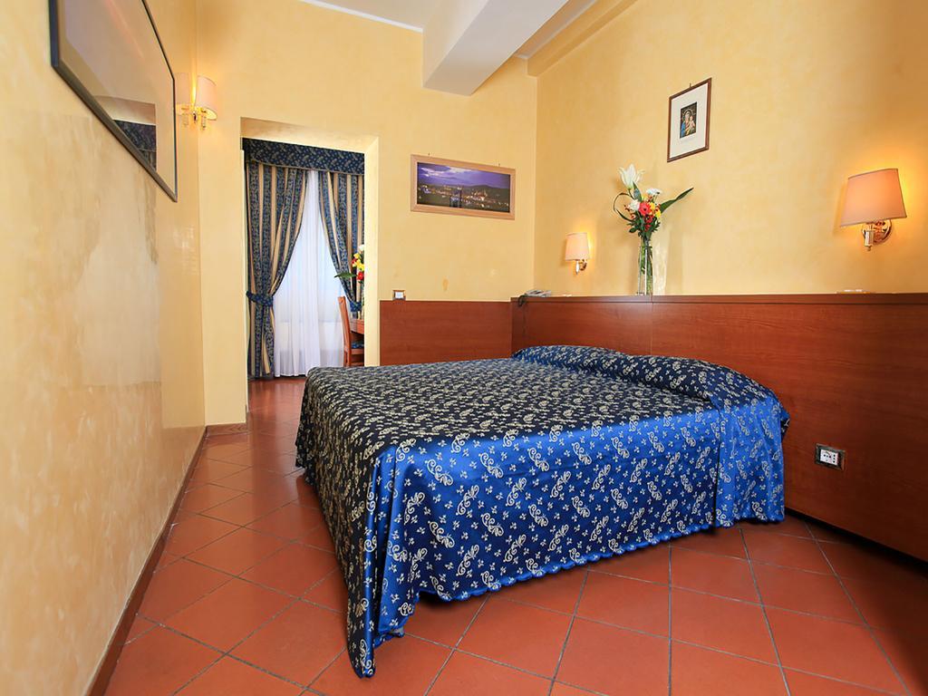Casa Di Santa Francesca Romana A Ponte Rotto Quarto foto