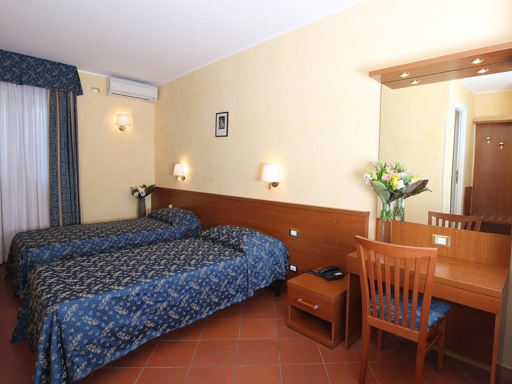 Casa Di Santa Francesca Romana A Ponte Rotto Quarto foto